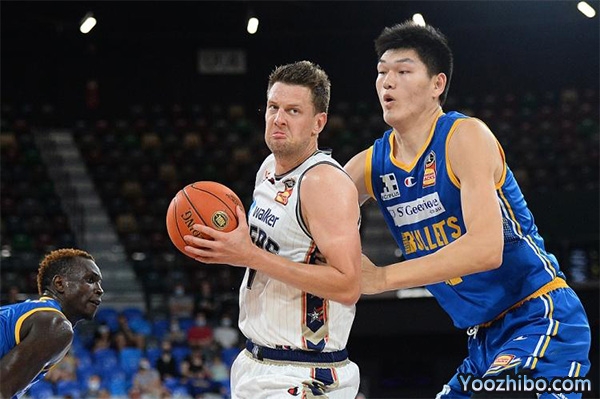 子弹77-73逆转36人 刘传兴3分2板1断 帕特森32+6+5断