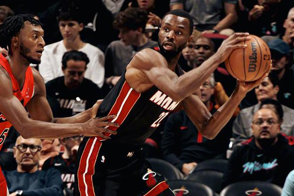 主场失守!热火三大主力下半场哑火,<a href=/lanqiuxg/raptors/ target=_blank class=infotextkey>猛龙</a>逆转终结四连败