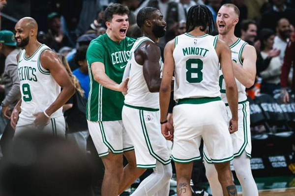 NBA常规赛：凯尔特人125-105力克骑士 杰伦布朗率队取两连胜