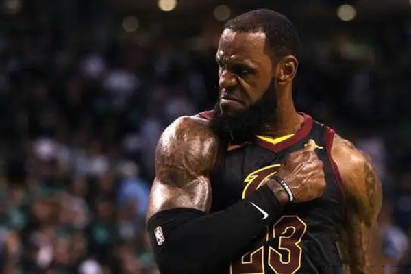 湖人被曝“逼退”詹皇令其心寒，名记爆料詹姆斯或重返骑士决裂湖人​