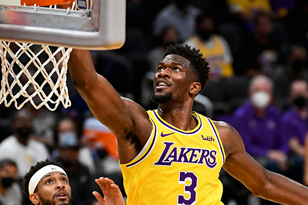 <a href=/lanqiuxg/lakers/ target=_blank class=infotextkey>湖人</a>季前赛首胜：艾顿26分钟砍14+8，直言要做防守锚点