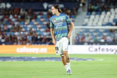 皇马5000万挖到左路铁闸!22岁A费7场全勤,<a href=/zuqiuxg/manlian/ target=_blank class=infotextkey>曼联</a>痛失瑰宝?