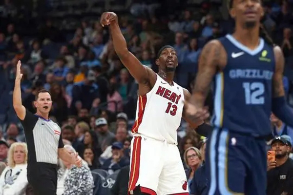 完美模仿<a href=/lanqiuxg/warriors/ target=_blank class=infotextkey>勇士</a>库里，热火队阿德巴约首节连中4记三分带队击败灰熊