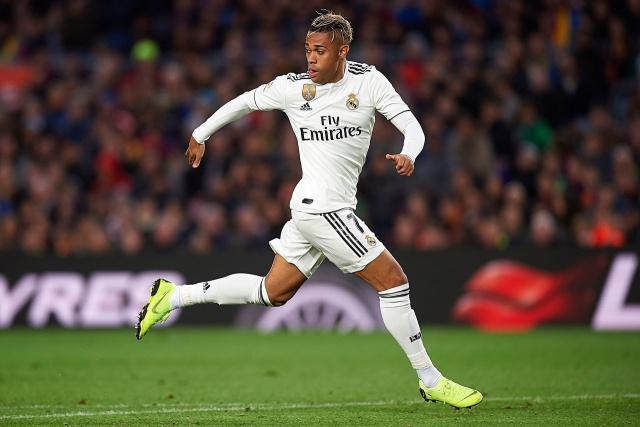 因为皇马巨星太多,马里亚诺在皇马并没有过多的出场机会