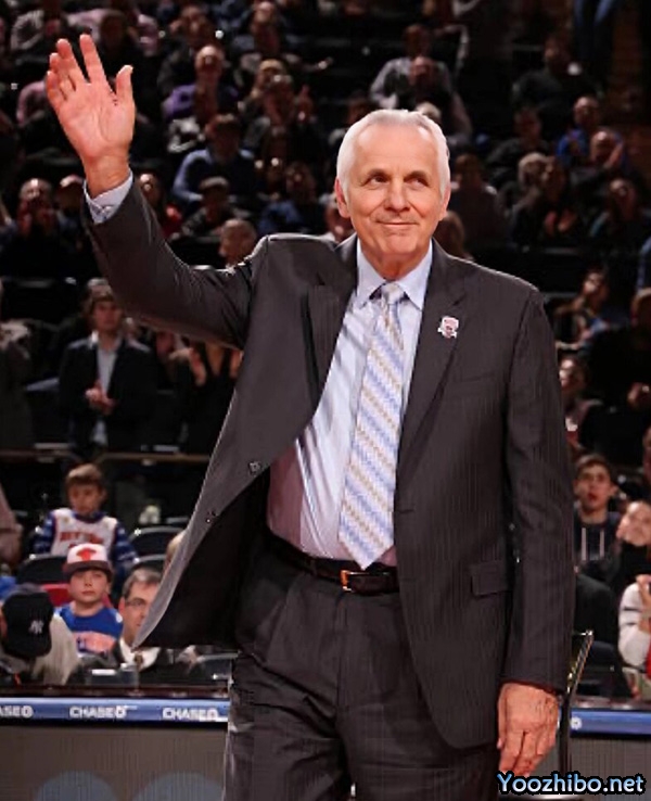 杰里-卢卡斯:NBA75大巨星的篮板传奇与智慧篮球