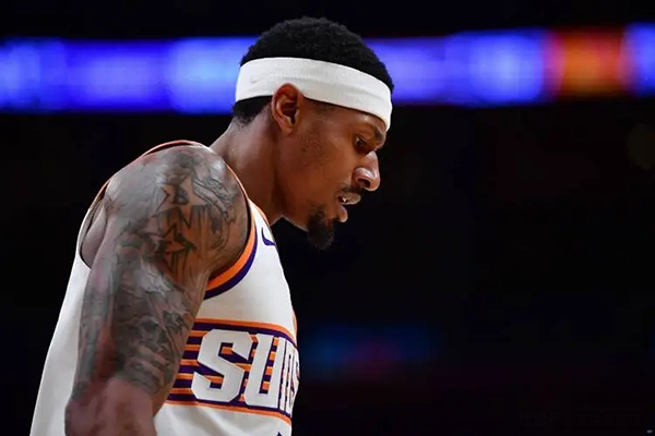 比尔无限期伤停引快船首发调整 美媒建议哈登搭邓恩补强防守