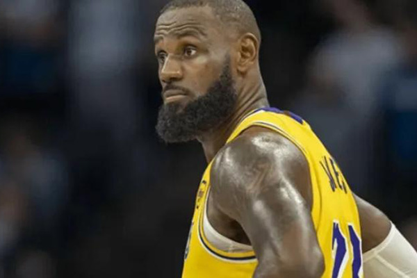 詹姆斯湖人生涯恐迎终点？5260万合同成过渡，<a href=/lanqiuxg/mavericks/ target=_blank class=infotextkey>独行侠</a><a href=/lanqiuxg/warriors/ target=_blank class=infotextkey>勇士</a>争传