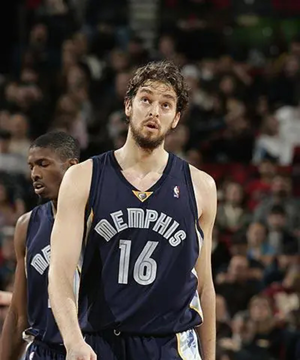 孟菲斯灰熊队史十大经典瞬间:从迁址到“黑八”的辉煌旅程