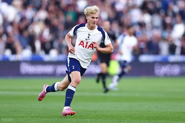 <a href=/zuqiuxg/ouguan/ target=_blank class=infotextkey>欧冠</a>-热刺1-0比利亚雷亚尔，贝里瓦尔造乌龙黄潜门将离谱黄油手